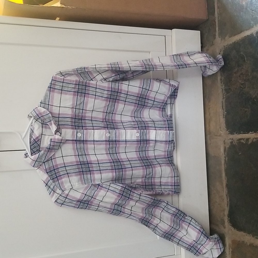 Long sleeves, cropped flannel.